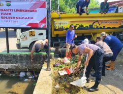 Polsek Cinere Gandeng DLHK dan Warga Atasi Tumpukan Sampah di Kali Grogol