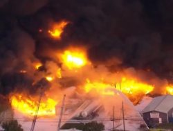 Pesawat Kargo UPS Jatuh Saat Lepas Landas di AS, Meledak dan Terbakar Hebat