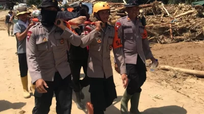 Tinjau Penanganan Banjir