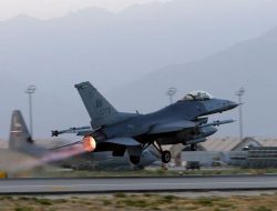Pesawat Mondar mandir di Atas Rumah Trump Jet Tempur AS Dikerahkan