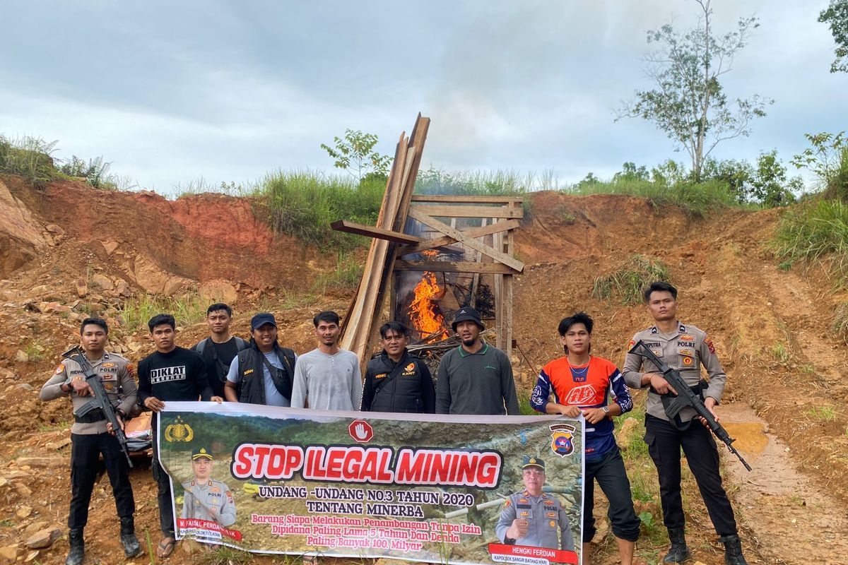 Polisi Segel Tambang Emas