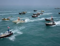 Garda Revolusi Iran Latihan Tembak di Selat Hormuz Siap Perang Lawan AS?
