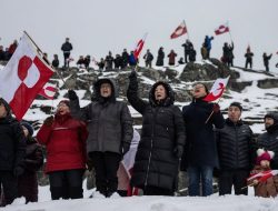Ragukan Resolusi Trump Warga Greenland