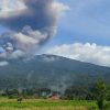 Gunung Marapi Kembali Erupsi Kolom Abu 1,6 Km Condong ke Timur Laut